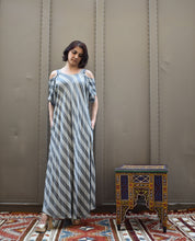 Load image into Gallery viewer, Cold Shoulder Dress