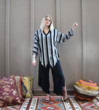 Load image into Gallery viewer, V-Neck Top