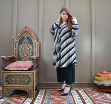 Load image into Gallery viewer, Swing Top